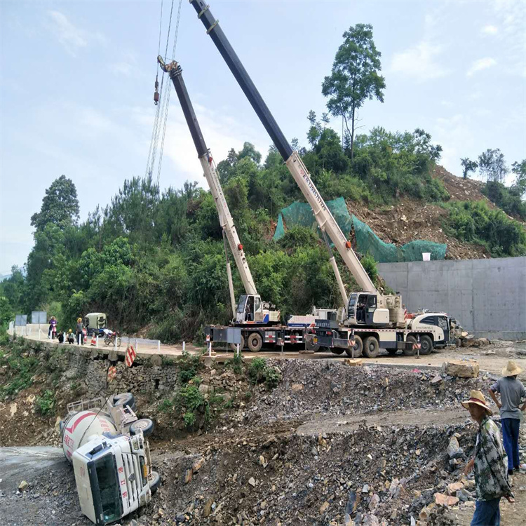 招远汽车掉沟里叫吊车救援要多少钱